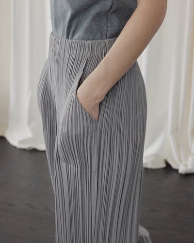 流動壓褶鬆緊褲-灰4