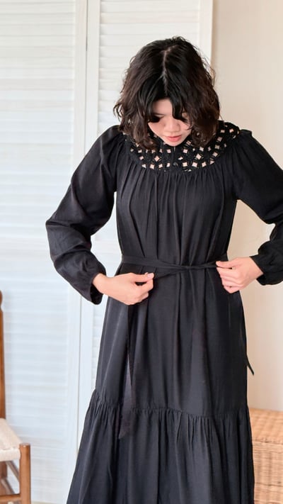 極致棉麻花朵洋裝-黑4