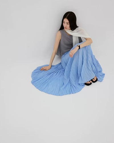 不對稱壓褶無袖上衣-灰3