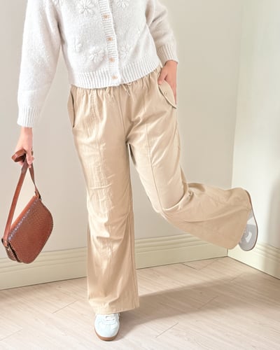 口袋細節鬆緊工裝褲-卡其4
