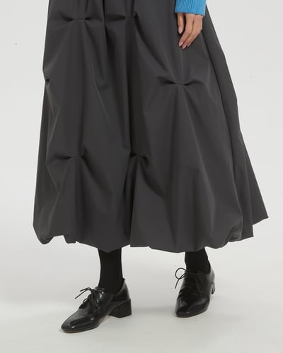 witharch時髦抓褶花苞裙-深灰6