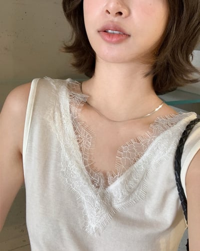 簡約V領蕾絲背心-杏1