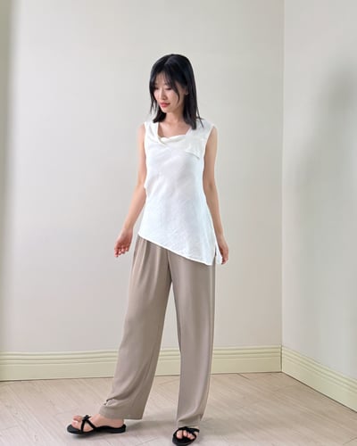 設計款不規則剪裁上衣3