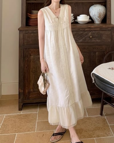 V領蕾絲拼接洋裝1