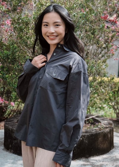 雙口袋棉質挺料襯衫6