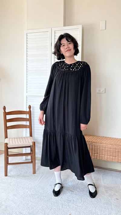 極致棉麻花朵洋裝-黑3