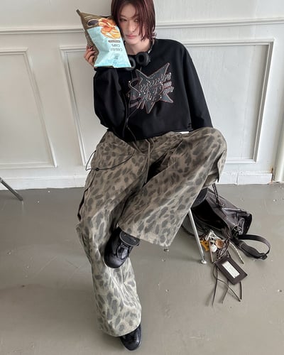 時髦豹紋工裝褲-灰3