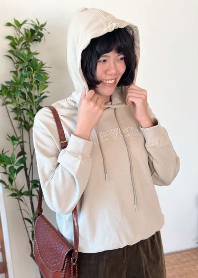 字母寬帽大學T5