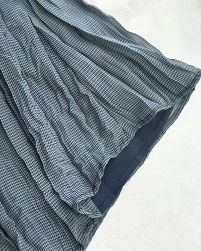 柔霧壓摺鬆緊裙-灰藍2