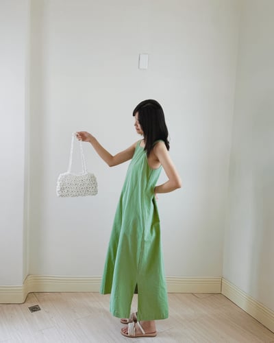 方領剪裁設計洋裝-綠8