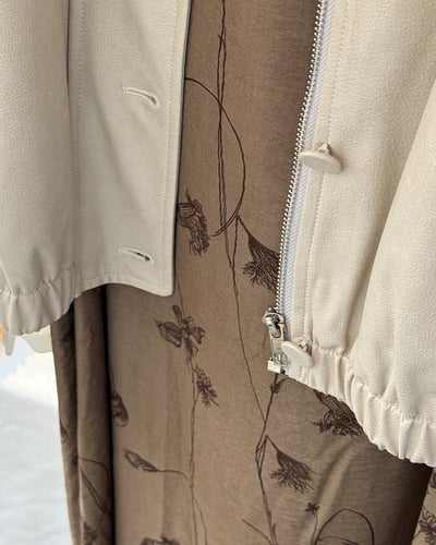 暮霧花朵吊帶洋裝-咖5