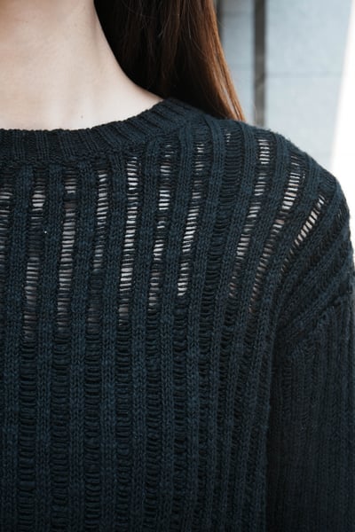 透膚織紋針織上衣1