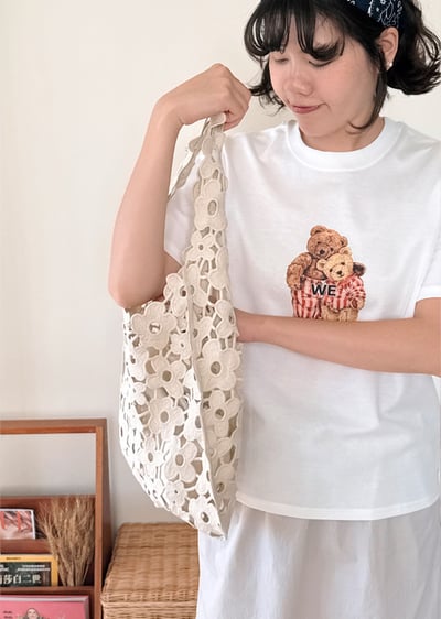 刺繡花花大容量肩背包2