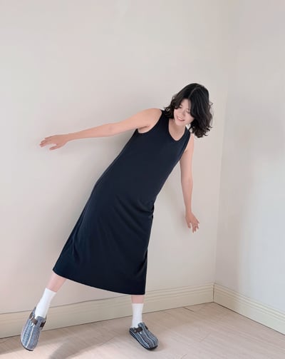 極簡U領美背洋裝4