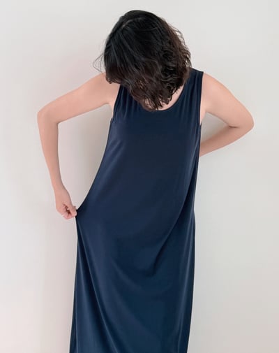 極簡U領美背洋裝3