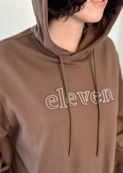 字母寬帽大學T9