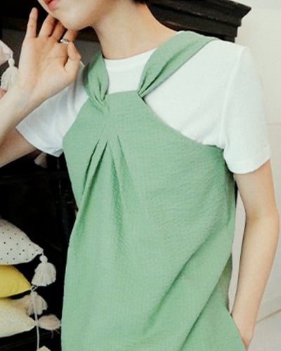 方領剪裁設計洋裝-綠5