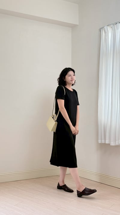 漫步純色後扭結洋裝4