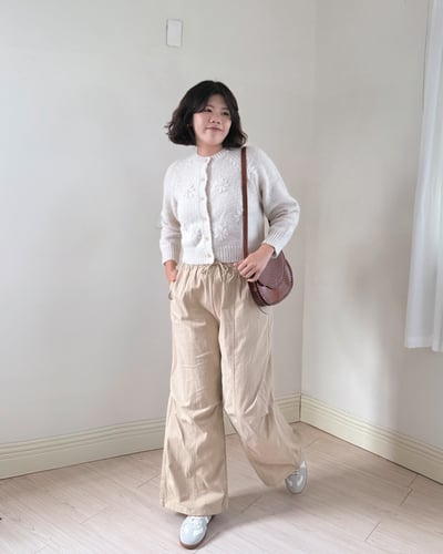 口袋細節鬆緊工裝褲-卡其2