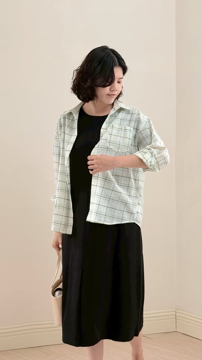 漫步純色後扭結洋裝8