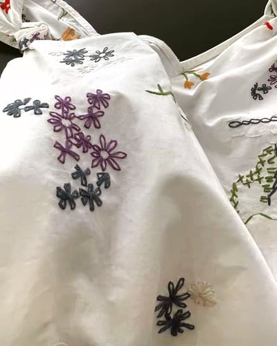 V領刺繡花朵背心-杏4