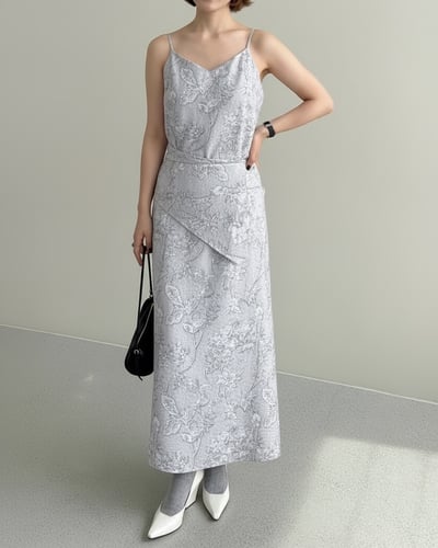 暈藍印卉吊帶洋裝1