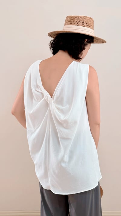 紐結美背長版上衣-杏7