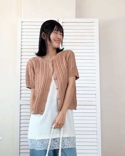 witharch鏤空麻花上衣-卡其5