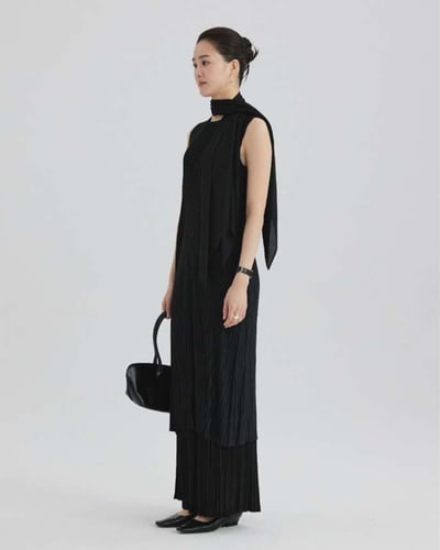 流動壓褶洋裝-黑3