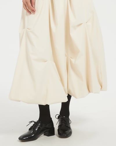 witharch時髦抓褶花苞裙-雲白5