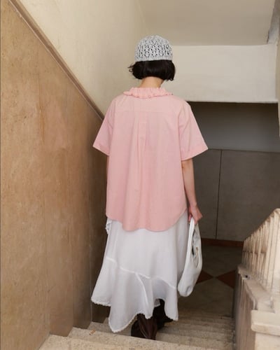 荷邊褶飾V領上衣4