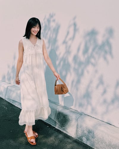 V領蕾絲拼接洋裝2