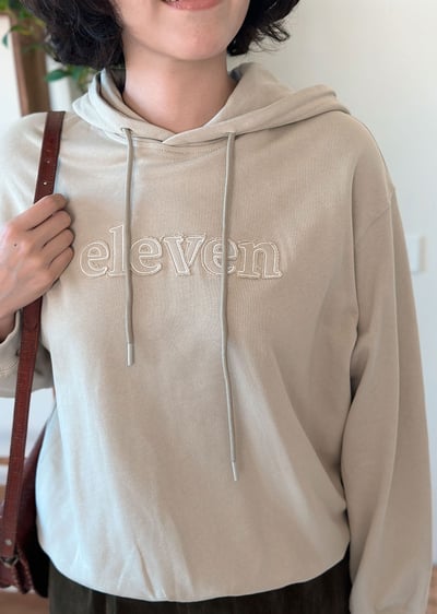 字母寬帽大學T3