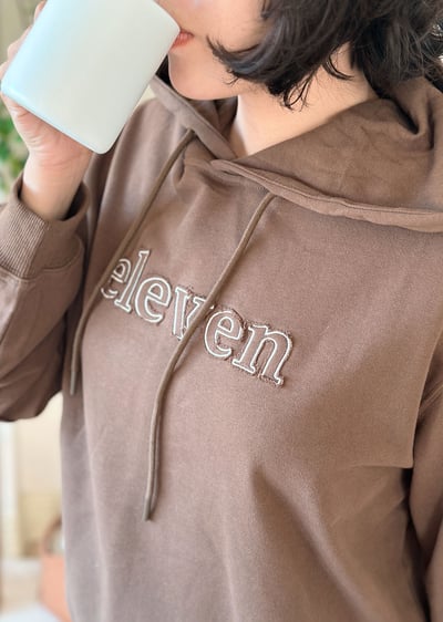 字母寬帽大學T10