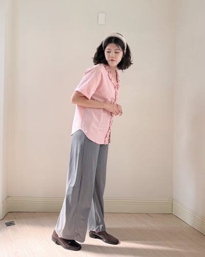 荷邊褶飾V領上衣7