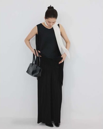 不對稱壓褶無袖上衣-黑4