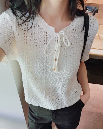 香頌圓領排釦針織衫-杏1