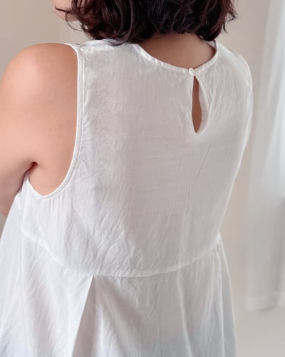 法式剪裁無袖上衣-杏3