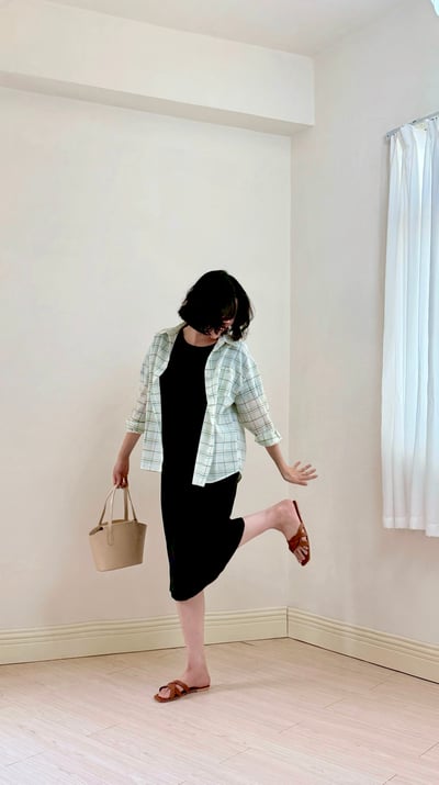 漫步純色後扭結洋裝9