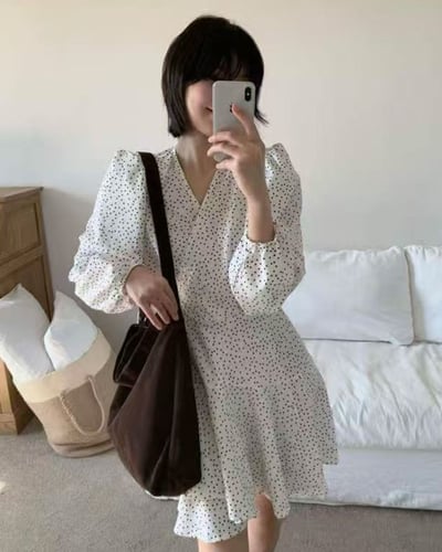 波點V領短洋裝-白1