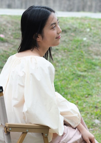 純棉抽繩褶皺上衣5