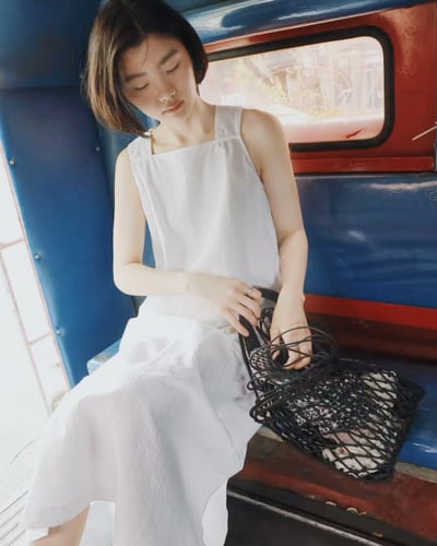 方領剪裁設計洋裝-杏2