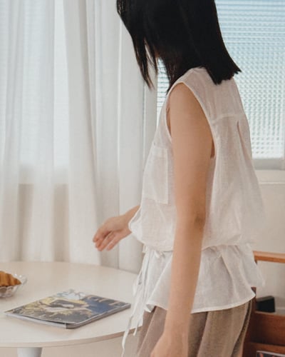 綁帶雙口袋薄上衣-白3