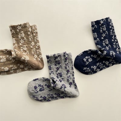 日系亮絲浮雕花朵中筒襪 394