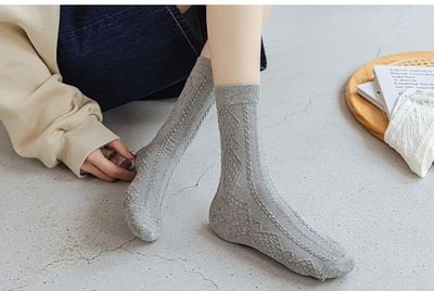 立體浮雕菱格中筒襪 168