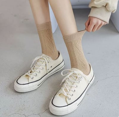 立體浮雕菱格中筒襪 163