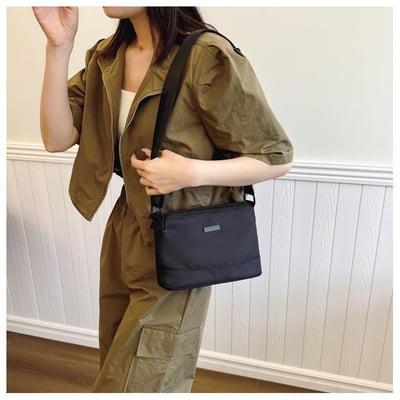 單肩斜挎包 通勤三層包 尼龍包 5561