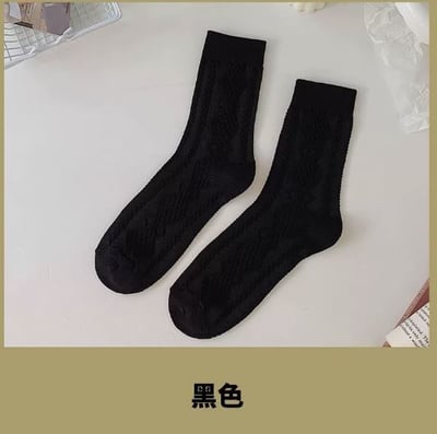 立體浮雕菱格中筒襪 166