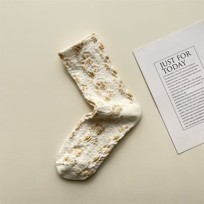 日系亮絲浮雕花朵中筒襪 393