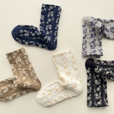 日系亮絲浮雕花朵中筒襪 392